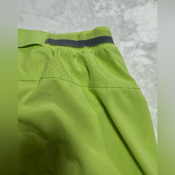 Lululemon Men’s Shorts Athletic Lined Lime Green - Picture 9 of 14